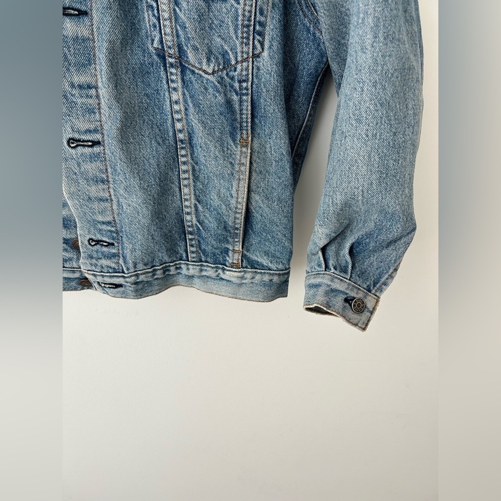 Levi’s Vintage Denim Trucker Jacket Light Wash Distressed Cropped Oversized - Picture 5 of 12